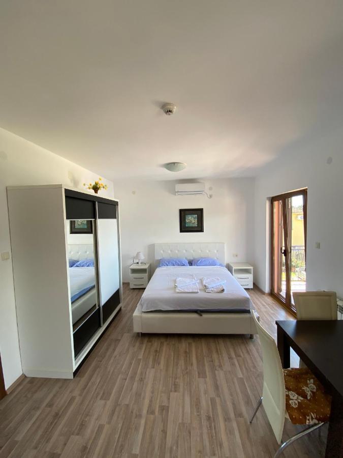 Apartments Family Tivat Ngoại thất bức ảnh