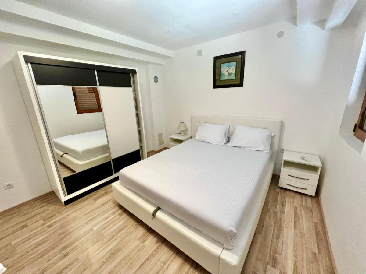 Apartments Family Tivat Ngoại thất bức ảnh