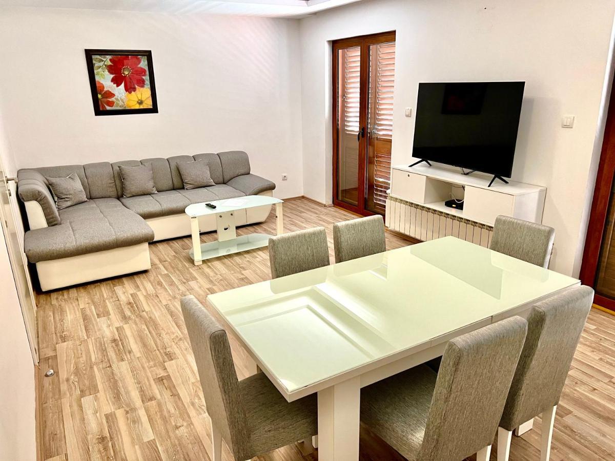 Apartments Family Tivat Ngoại thất bức ảnh