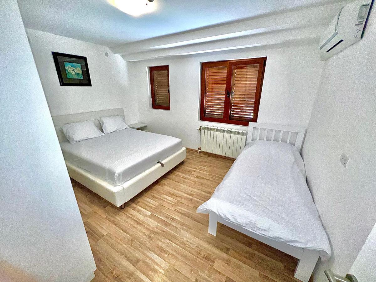 Apartments Family Tivat Ngoại thất bức ảnh
