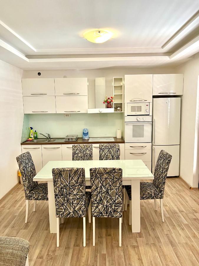 Apartments Family Tivat Ngoại thất bức ảnh