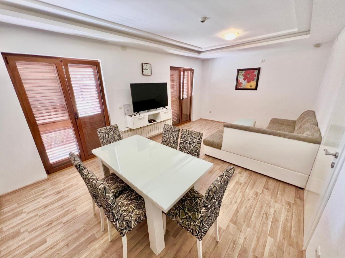 Apartments Family Tivat Ngoại thất bức ảnh
